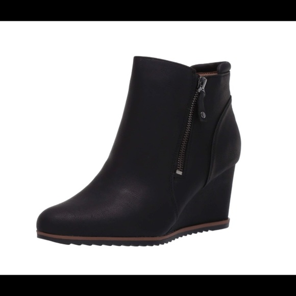Naturalizer SOUL Size 7.5 Black Faux Leather Haley Wedge Ankle Boots - Picture 1 of 6